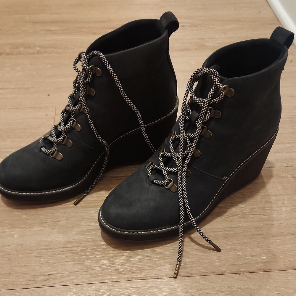 Toms Black Lace-Up Wedge Ankle Boots